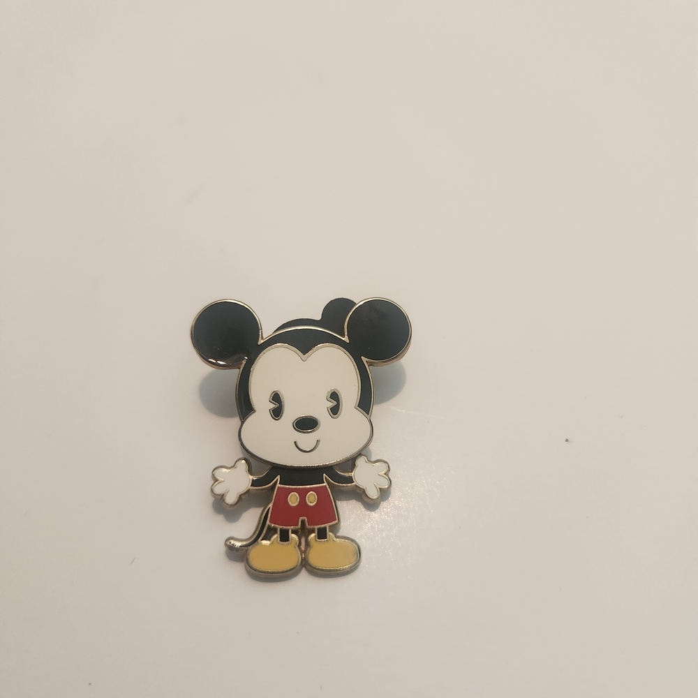 Disney Pin - Cuties Collection - Bobble Head Mickey